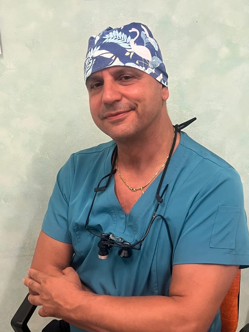Ritratto di Luca Ziliani, titolare del Centro Dentale Santa Caterina